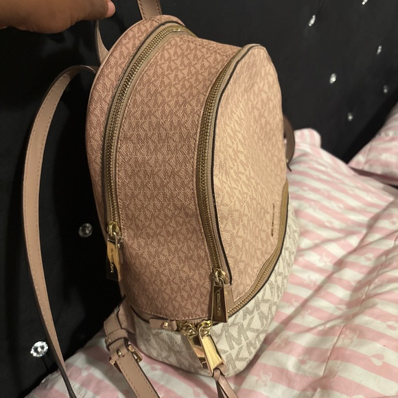 Micheal Kors book bag - Picture 2 of 2